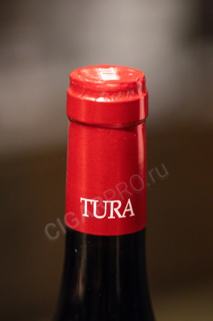Логотип на колпачке вина тура вайнери шираз 0.75л