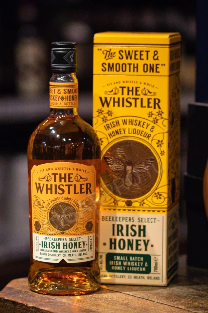 The Whistler Irish Honey Ликер Уистлер Айриш Хани 0.7л в подарочной упаковке