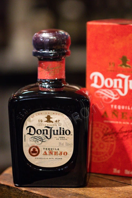 Don Julio Anejo Текила Дон Хулио Аньехо 0.7л в подарочной упаковке