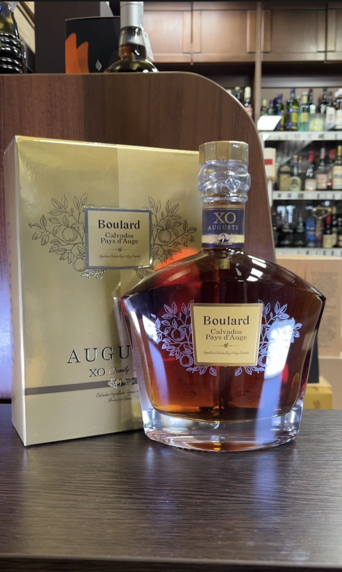 Calvados Boulard Auguste XO Кальвадос Булар Огюст ХO 0.7л в подарочной упаковке