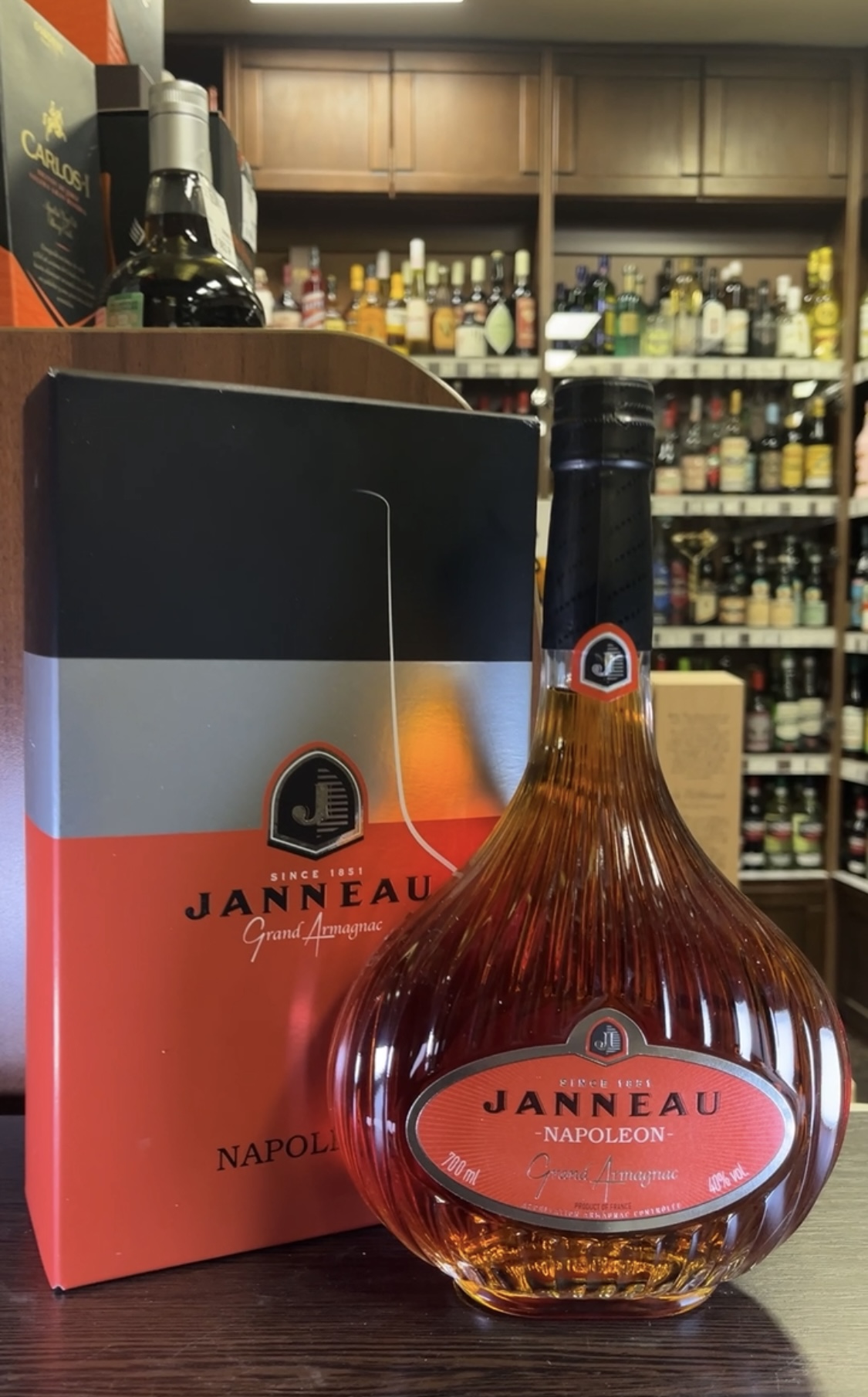 Armagnac Janneau Napoleon Арманьяк Жанно Наполеон 0.7л в подарочной упаковке