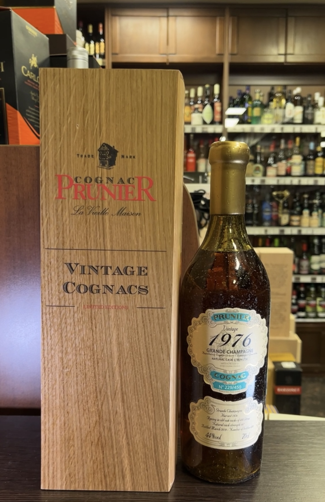 Prunier Petite Champagne Vintage 1976 Коньяк Прунье Птит Шампань Винтаж 1976 года 0.7л в деревянной коробке